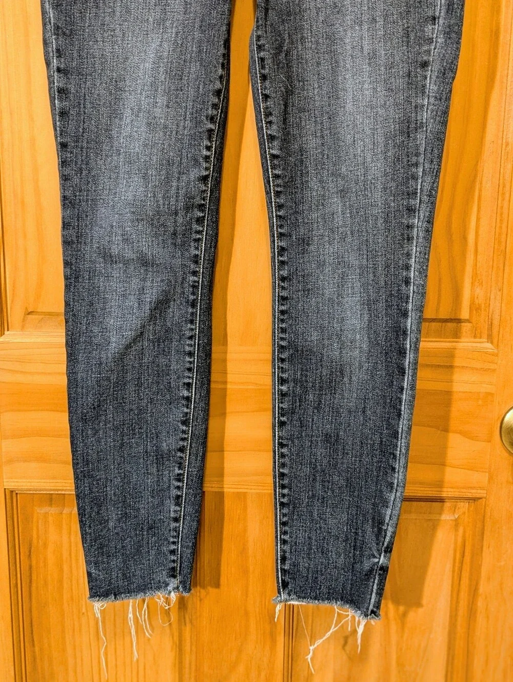 Judy Blue Skinny Fit Jeans Medium Wash Raw Hem Sz 5/28 JB82252MD Whiskers Denim